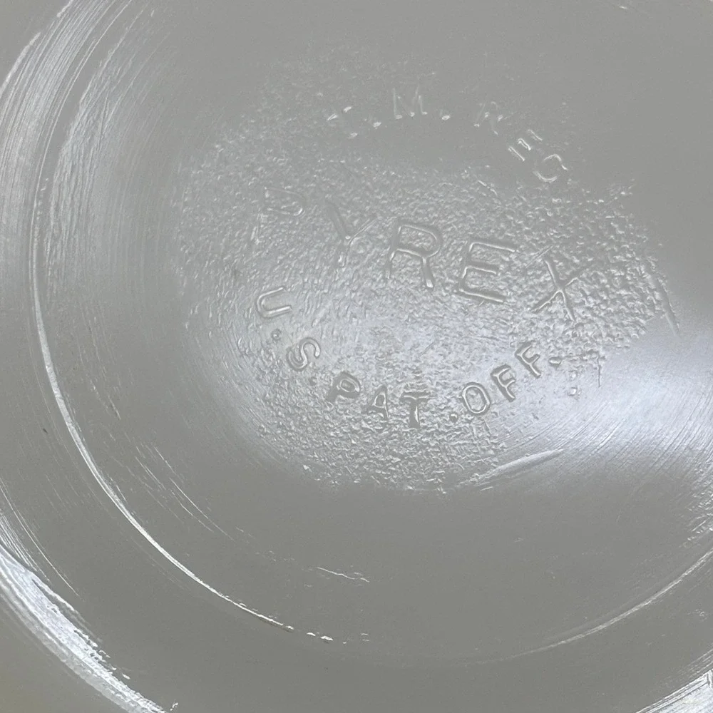 Unnumbered First Edition Vintage Pyrex Yellow Mixing Bowl 4 Qt. Bowl 404